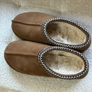 UGG Tasman Slipper. Only worn a few times. Excellent condition